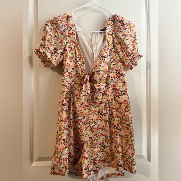 Missguided floral yellow tie front romper. NWOT. - Picture 1 of 1
